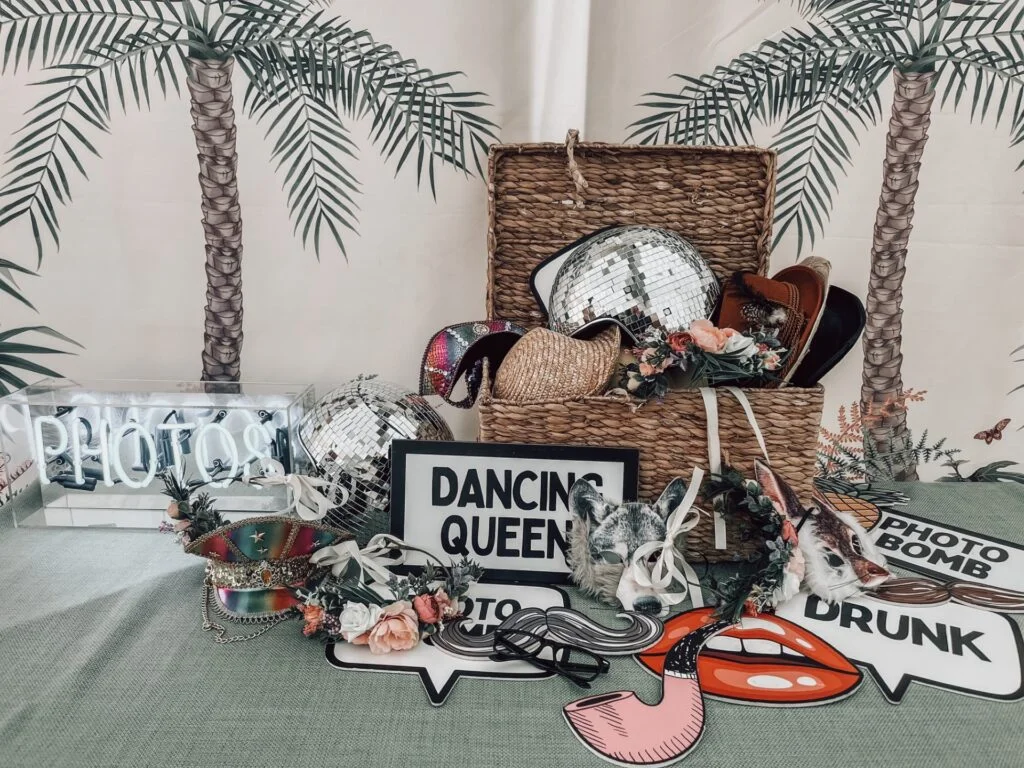 Detalle del fotomatón con iluminación cálida